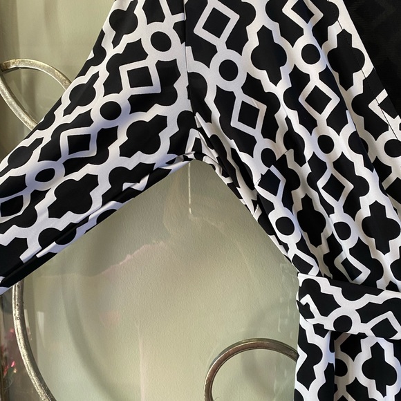 INC Geometric Print Wrap dress B&W, size 2 - Picture 3 of 7